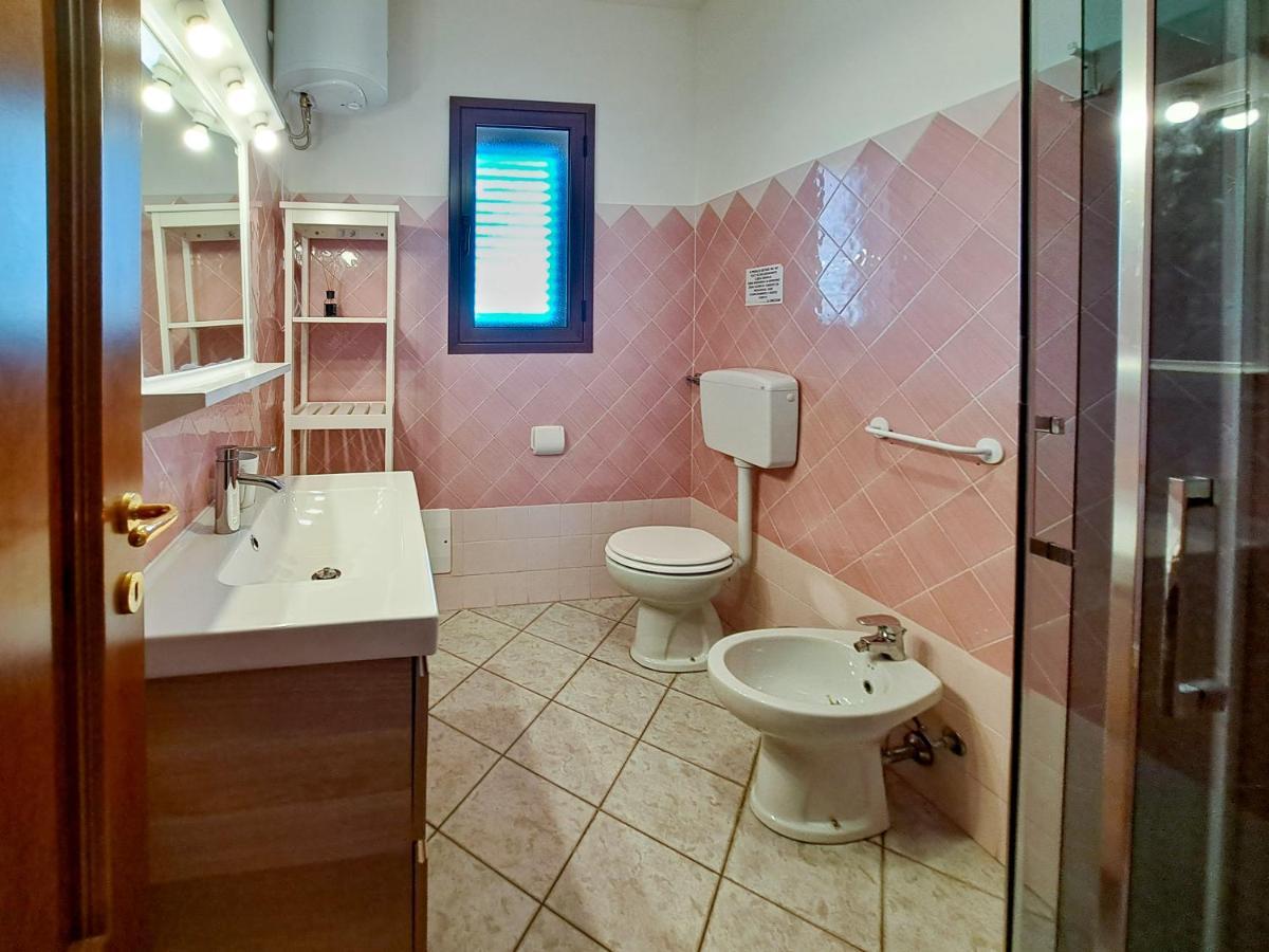 Appartamento Trilocale Vicino Al Centro Di San Teodoro San Teodoro  Luaran gambar